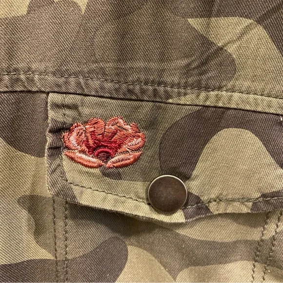 Ashley by 26 International Floral Embroidered Camo Jacket size small - Picture 5 of 12
